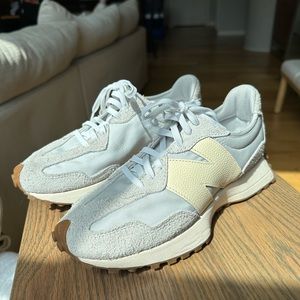 New Balance 327 grey/white/cream 8.5